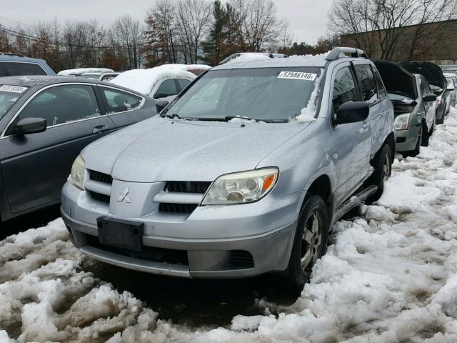 JA4LZ31FX6U027077 - 2006 MITSUBISHI OUTLANDER SILVER photo 2