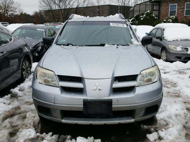 JA4LZ31FX6U027077 - 2006 MITSUBISHI OUTLANDER SILVER photo 9