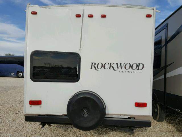 4X4TRLC21GZ140267 - 2016 WILDWOOD ROCKWOOD WHITE photo 8