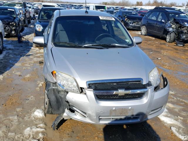 KL1TD5DE1AB135599 - 2010 CHEVROLET AVEO LS SILVER photo 9