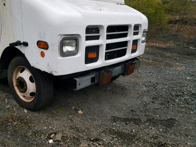 5B4KP42Y953402478 - 2005 WORKHORSE CUSTOM CHASSIS FORWARD CO WHITE photo 9