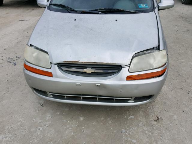 KL1TD52695B458333 - 2005 CHEVROLET AVEO BASE Күміс фото 9