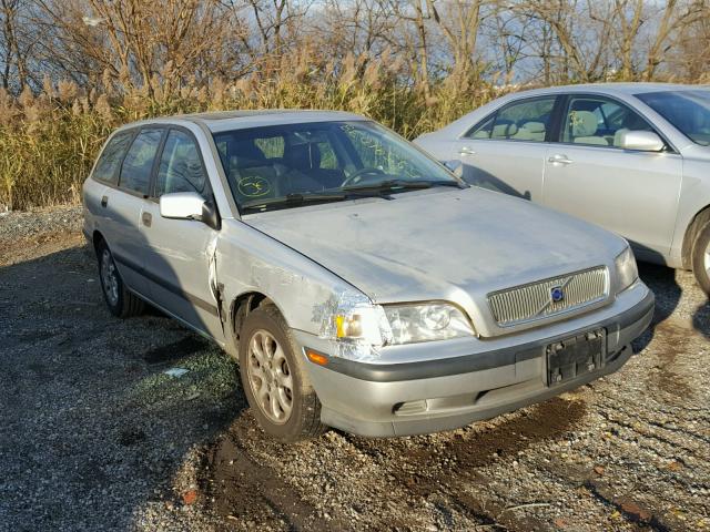 YV1VW2550YF458712 - 2000 VOLVO V40 SILVER photo 1