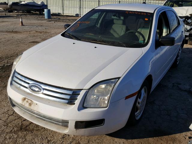 3FAHP06ZX7R241469 - 2007 FORD FUSION S WHITE photo 2