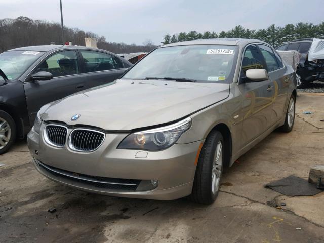 WBANV13599C155448 - 2009 BMW 528 XI GOLD photo 2