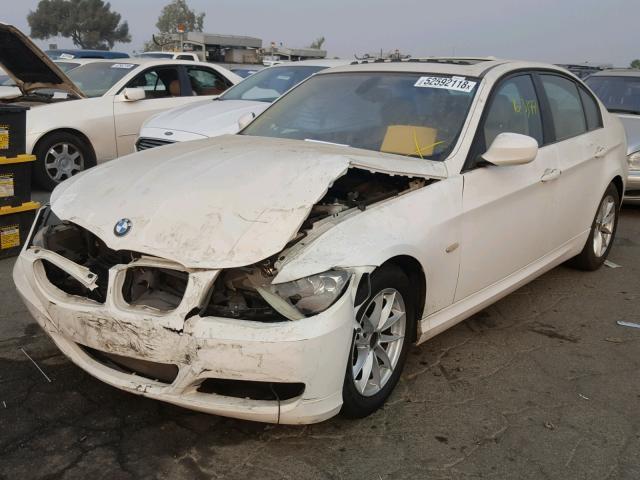 WBAPH5C57AA439779 - 2010 BMW 328 I SULE WHITE photo 2