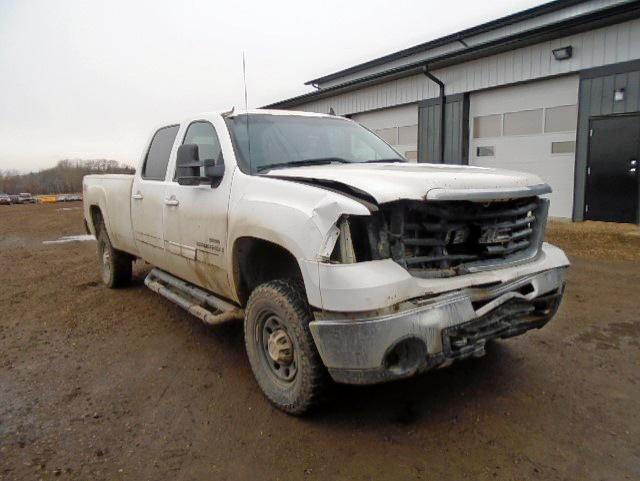 1GTHK33628F143295 - 2008 GMC SIERRA K35 WHITE photo 1