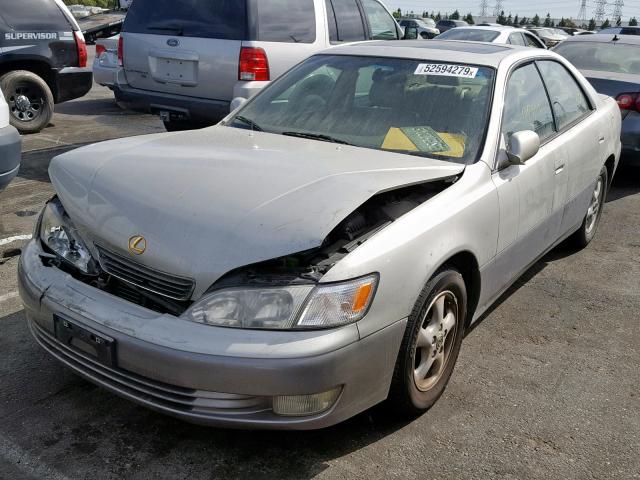 JT8BF28G4W5023845 - 1998 LEXUS ES 300 SILVER photo 2