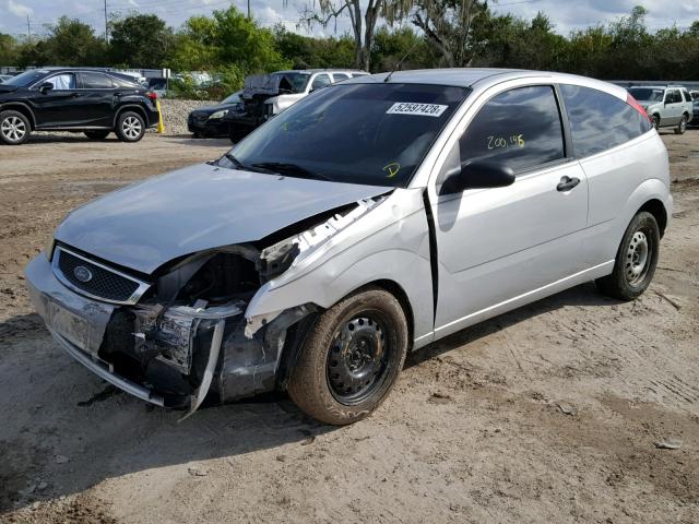 1FAFP31N37W172523 - 2007 FORD FOCUS ZX3 SILVER photo 2