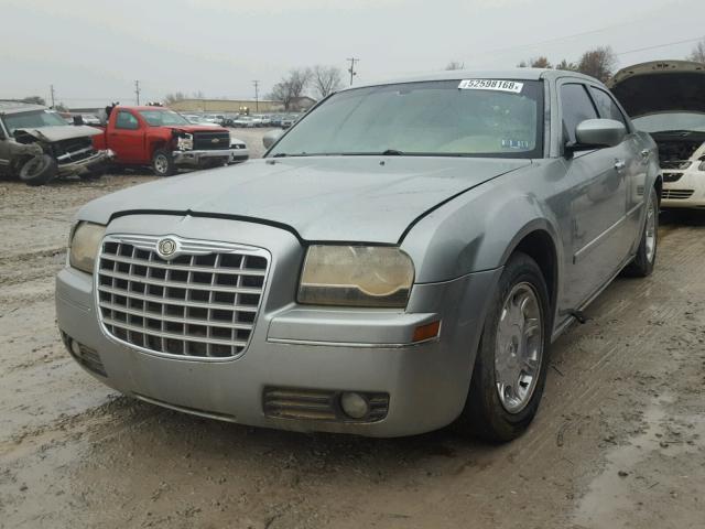 2C3JA53G55H164102 - 2005 CHRYSLER 300 TOURIN GRAY photo 2