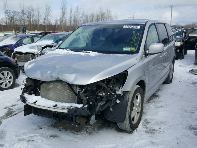 2V4RW3D16AR236806 - 2010 VOLKSWAGEN ROUTAN SE SILVER photo 2