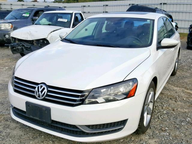 1VWBP7A3XCC010024 - 2012 VOLKSWAGEN PASSAT SE WHITE photo 2