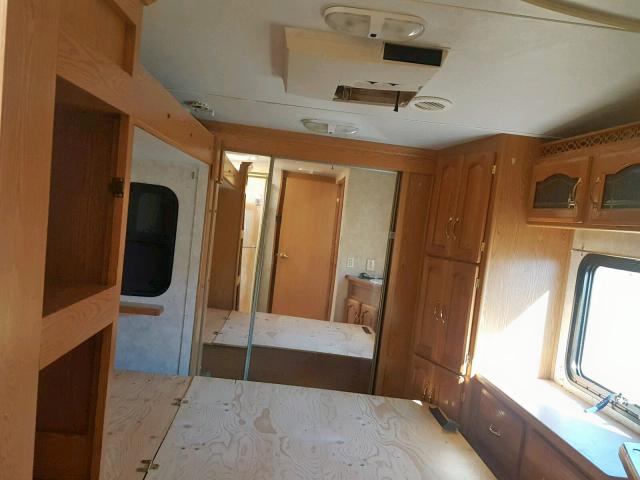 4YDF338214D509535 - 2004 KEYSTONE MONTANA WHITE photo 5