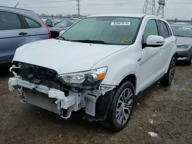 JA4AR3AU2HZ011662 - 2017 MITSUBISHI OUTLANDER WHITE photo 2