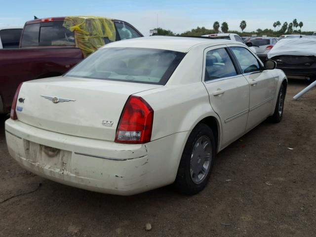 2C3LA53G56H116190 - 2006 CHRYSLER 300 TOURIN WHITE photo 4