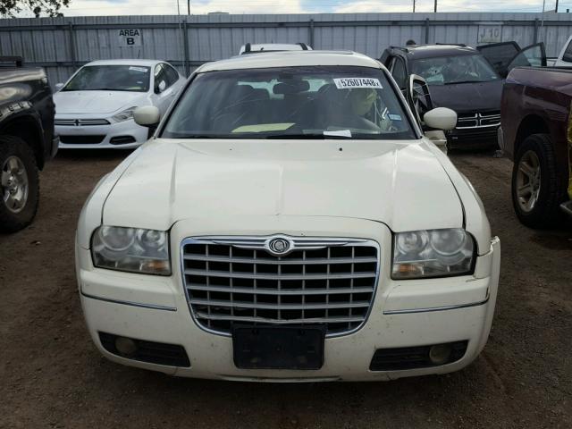 2C3LA53G56H116190 - 2006 CHRYSLER 300 TOURIN WHITE photo 9