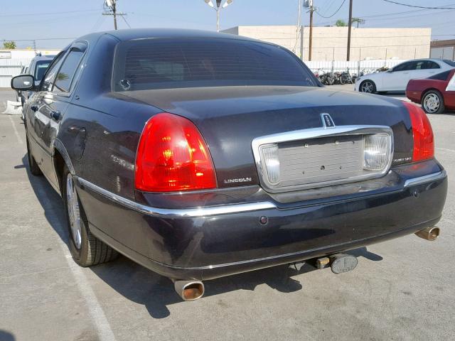 1LNHM83W13Y622629 - 2003 LINCOLN TOWN CAR C BLACK photo 3