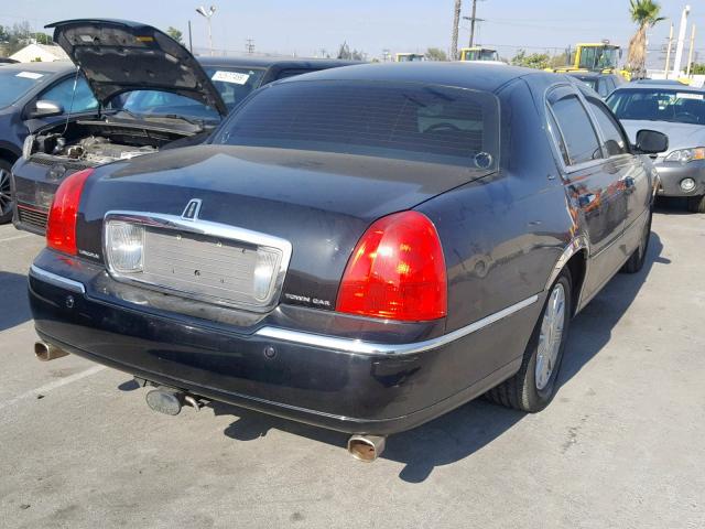 1LNHM83W13Y622629 - 2003 LINCOLN TOWN CAR C BLACK photo 4