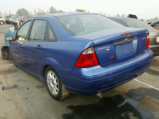 1FAFP34N75W148038 - 2005 FORD FOCUS ZX4 BLUE photo 3