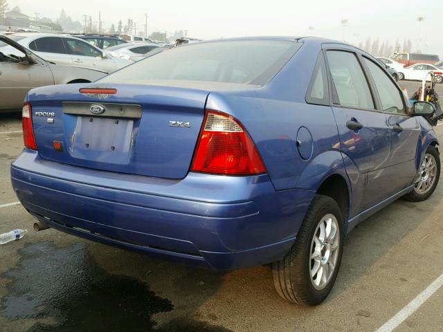 1FAFP34N75W148038 - 2005 FORD FOCUS ZX4 BLUE photo 4