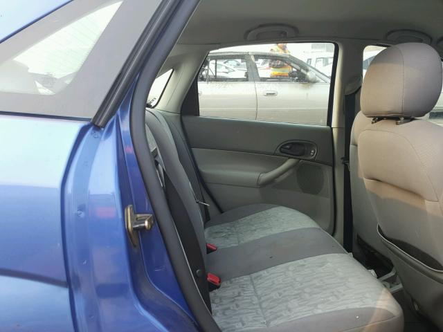 1FAFP34N75W148038 - 2005 FORD FOCUS ZX4 BLUE photo 6