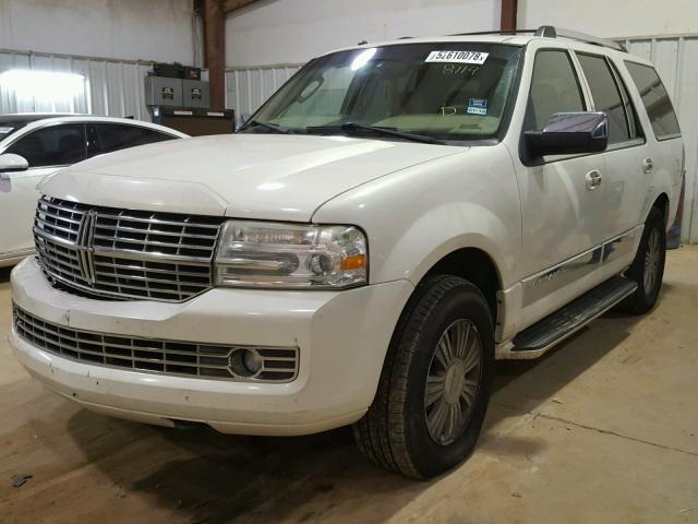 5LMFU27537LJ18119 - 2007 LINCOLN NAVIGATOR WHITE photo 2