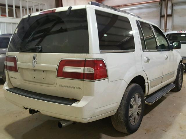 5LMFU27537LJ18119 - 2007 LINCOLN NAVIGATOR WHITE photo 4