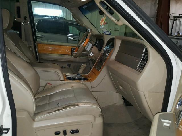 5LMFU27537LJ18119 - 2007 LINCOLN NAVIGATOR WHITE photo 5