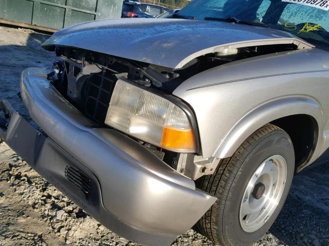 1GTCS195218103869 - 2001 GMC SONOMA SILVER photo 10