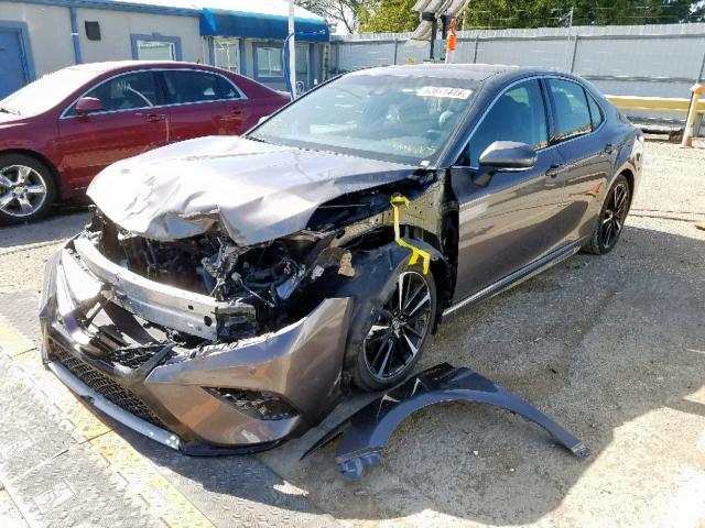 4T1B61HK5JU101978 - 2018 TOYOTA CAMRY XSE GRAY photo 2