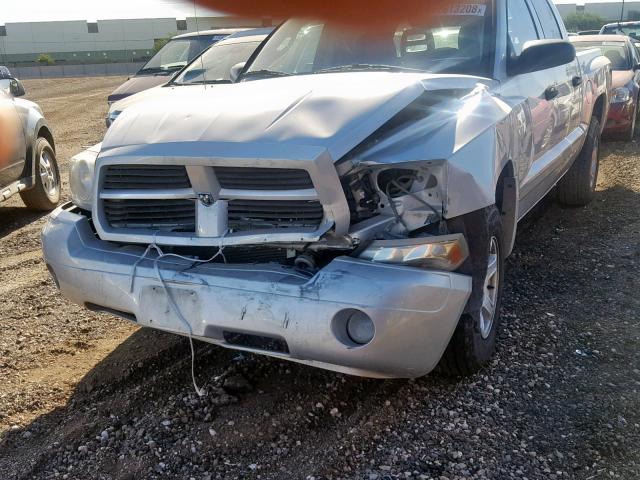 1D7HW48N56S517810 - 2006 DODGE DAKOTA QUA SILVER photo 9