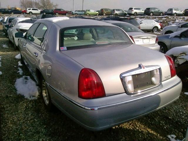 1LNHM81WX1Y665379 - 2001 LINCOLN TOWN CAR E WHITE photo 3