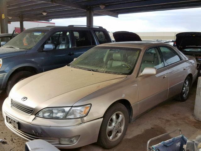 JT8BF28GXX5071061 - 1999 LEXUS ES 300 GOLD photo 2