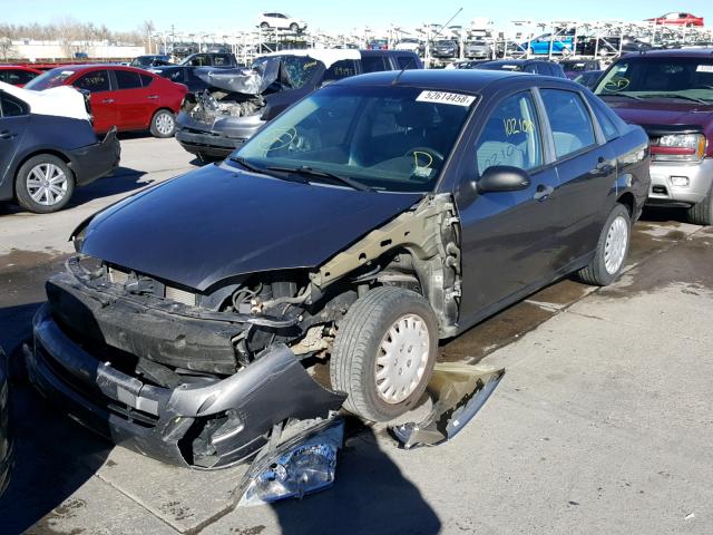 1FAFP34N17W217258 - 2007 FORD FOCUS ZX4 GRAY photo 2