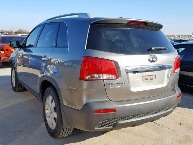 5XYKT3A61DG419267 - 2013 KIA SORENTO LX GRAY photo 3