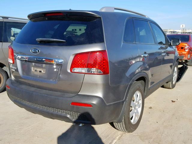 5XYKT3A61DG419267 - 2013 KIA SORENTO LX GRAY photo 4