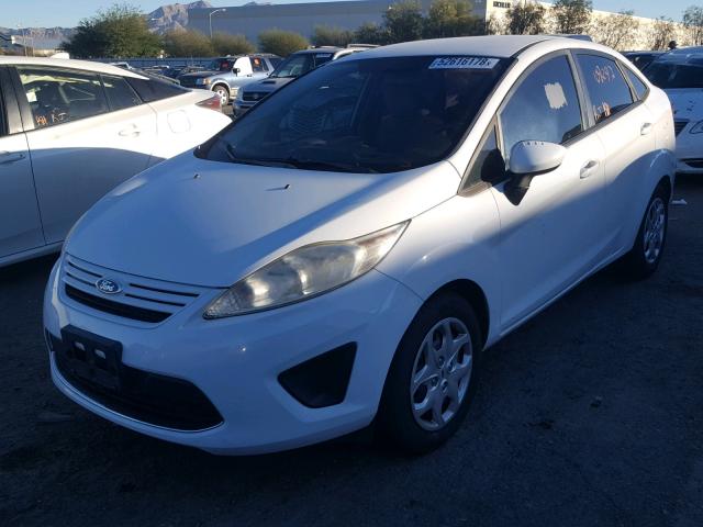 3FADP4AJ4BM138044 - 2011 FORD FIESTA S WHITE photo 2