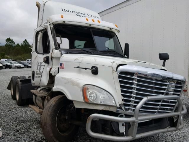 1FUJGEBG9CLBN5247 - 2012 FREIGHTLINER CASCADIA 1 WHITE photo 1