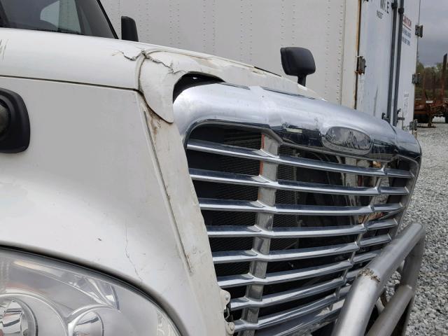 1FUJGEBG9CLBN5247 - 2012 FREIGHTLINER CASCADIA 1 WHITE photo 9