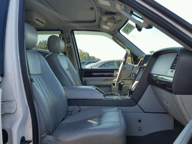 5LMFU28506LJ18687 - 2006 LINCOLN NAVIGATOR 白色 照片 5