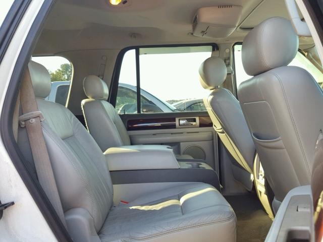 5LMFU28506LJ18687 - 2006 LINCOLN NAVIGATOR 白色 照片 6
