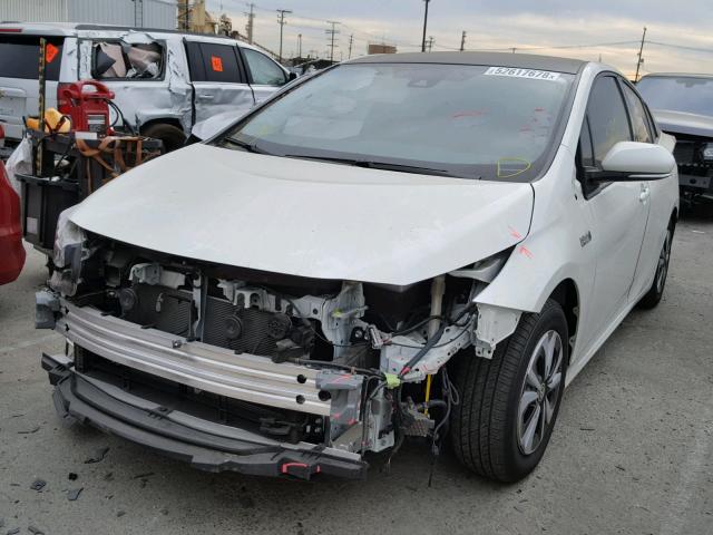 JTDKARFP2H3051573 - 2017 TOYOTA PRIUS PRIM WHITE photo 2