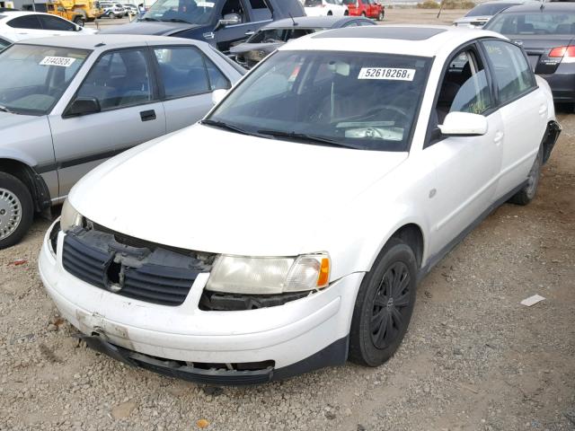 WVWMA23B6YP349187 - 2000 VOLKSWAGEN PASSAT GLS WHITE photo 2