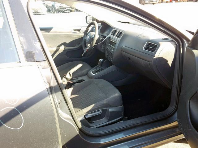 3VW2K7AJ9CM382109 - 2012 VOLKSWAGEN JETTA BASE GRAY photo 5