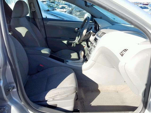 1G1ZC5E02A4110474 - 2010 CHEVROLET MALIBU 1LT SILVER photo 5
