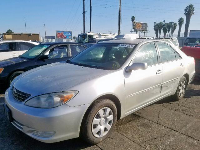 JTDBE32K930147576 - 2003 TOYOTA CAMRY LE SILVER photo 2