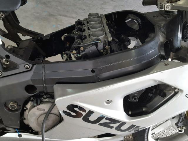 JS1GT75A132105455 - 2003 SUZUKI GSX-R1000 SILVER photo 7