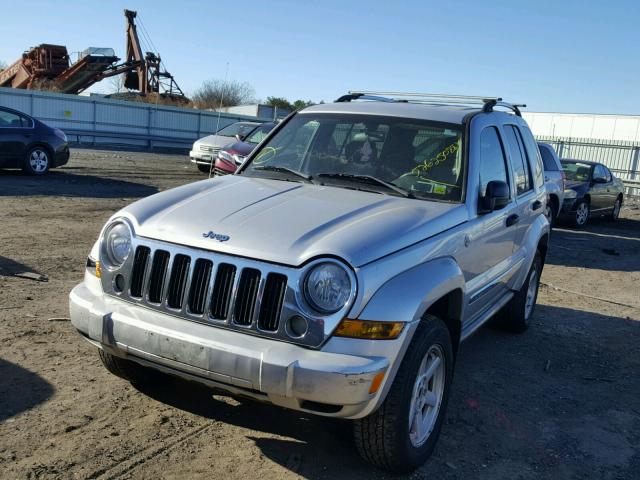 1J4GL58K86W219989 - 2006 JEEP LIBERTY LI SILVER photo 2