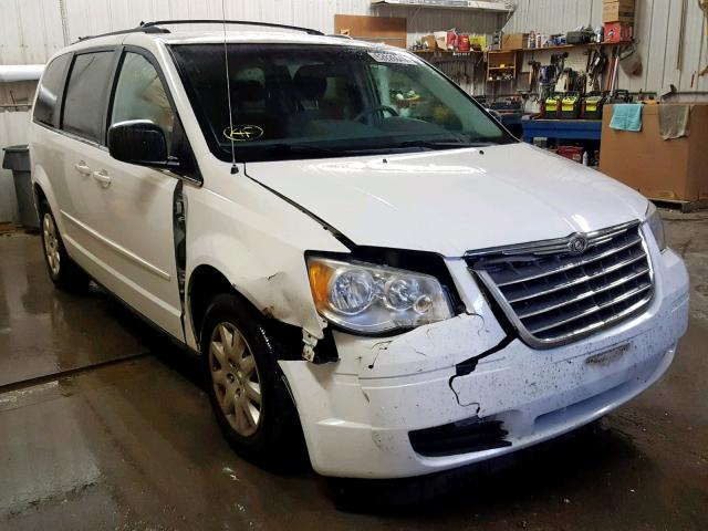 2A4RR4DE2AR187849 - 2010 CHRYSLER TOWN & COU WHITE photo 1