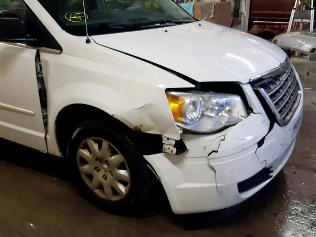 2A4RR4DE2AR187849 - 2010 CHRYSLER TOWN & COU WHITE photo 9